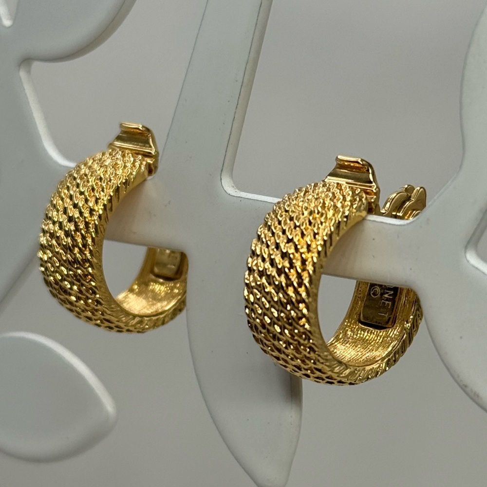 Monet Vtg girlboss huggie Hoop clip on Earrings